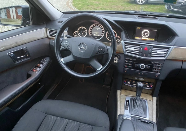 Mercedes-Benz Klasa E cena 46900 przebieg: 132000, rok produkcji 2010 z Turek małe 137